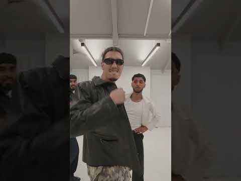 Quickstyle dancing to