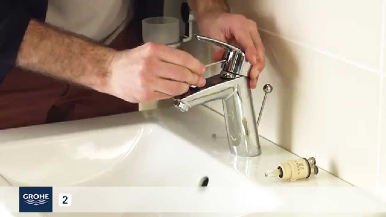 Comment changer facilement une cartouche d'un mitigeur lavabo ? - YouTube