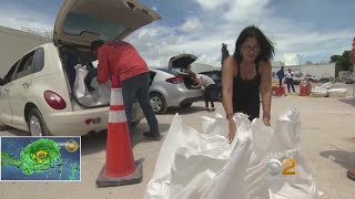 People Rushing To Get Out Of Hurricane Irma's Path