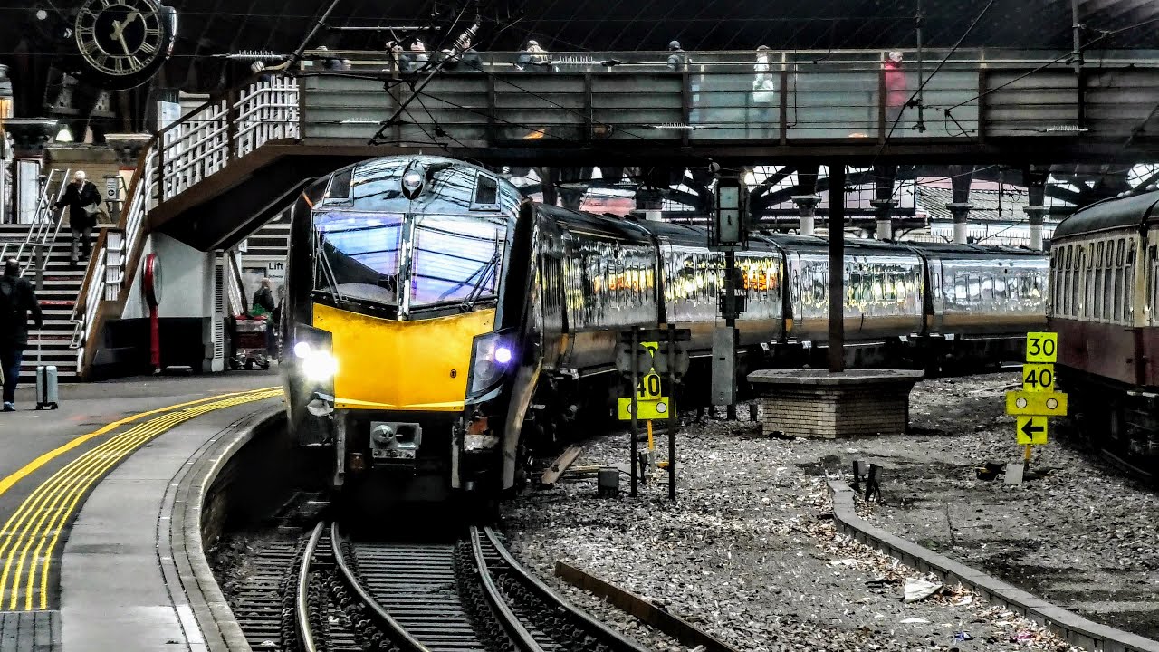 Trains at York, ECML | 17/11/2022 - Incl: 4498 'Sir Nigel Gresley'