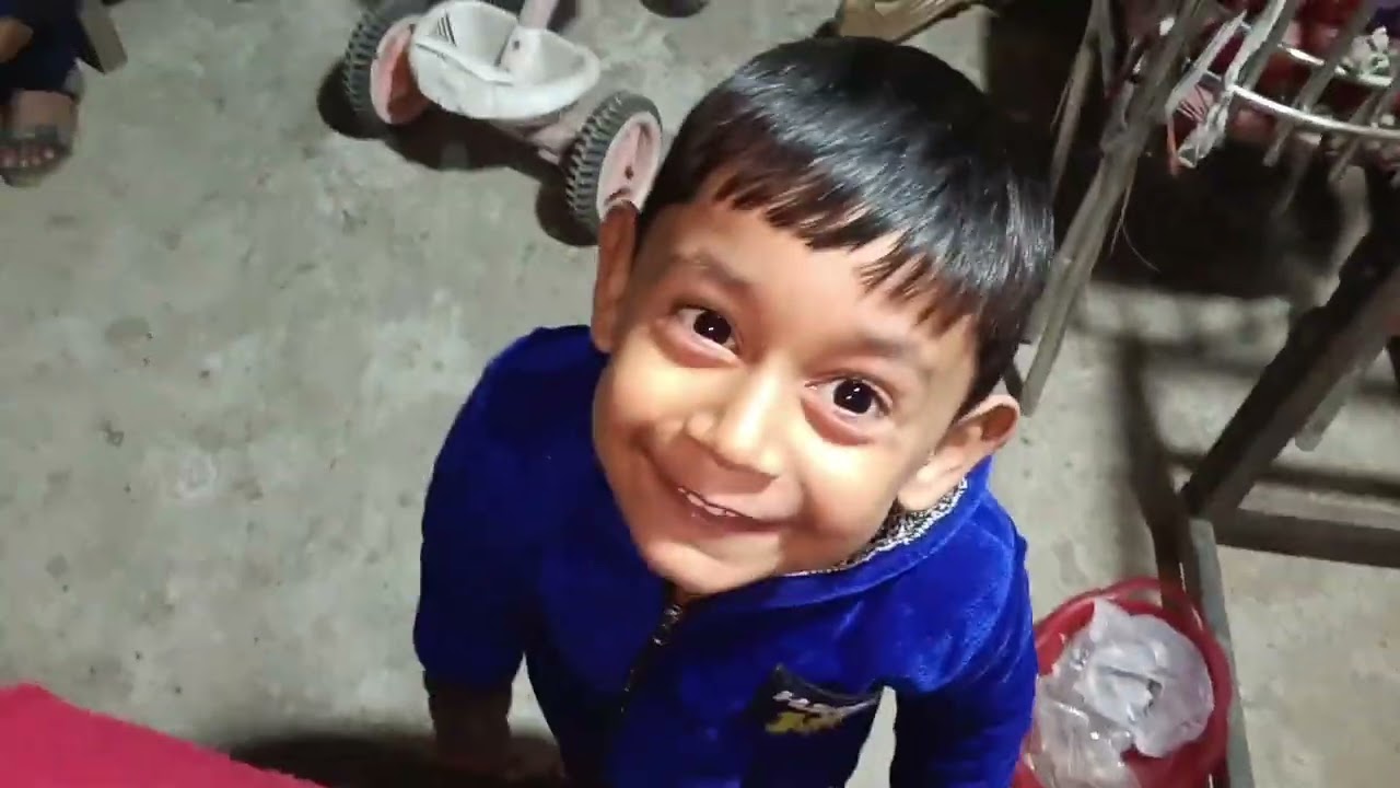 বাড়ির ছাদে বসে নতুন কিছু বানালাম 😃 তার সাথে সবাই মিলে একসাথে জমিয়ে খেলাম ☺️  