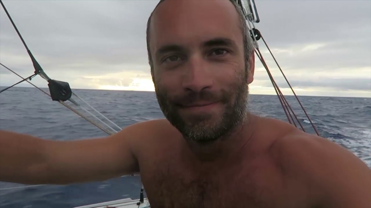J19 : Petite douche pour Fabrice Amedeo / Vendée Globe