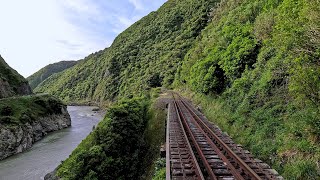 Driver&#39;s Eye View (New Zealand) - Takapau to Palmerston North via the Manawatū Gorge