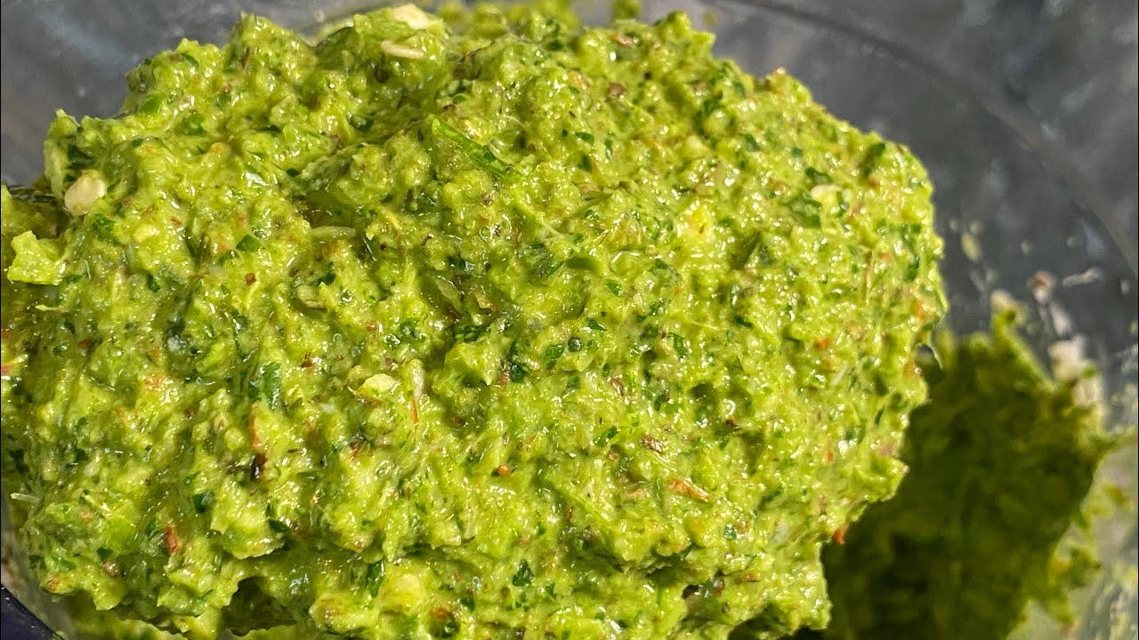 How To Make Green SEASONING For Christmas ! Jamaican Green Seasoning