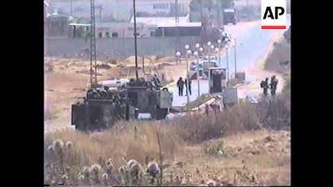 ISRAEL: DEFENCE FORCE USES US ROBOT TO DISMANTLE BOMBS