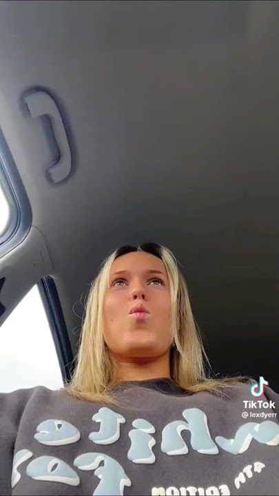 Hot girl farts in Locked car