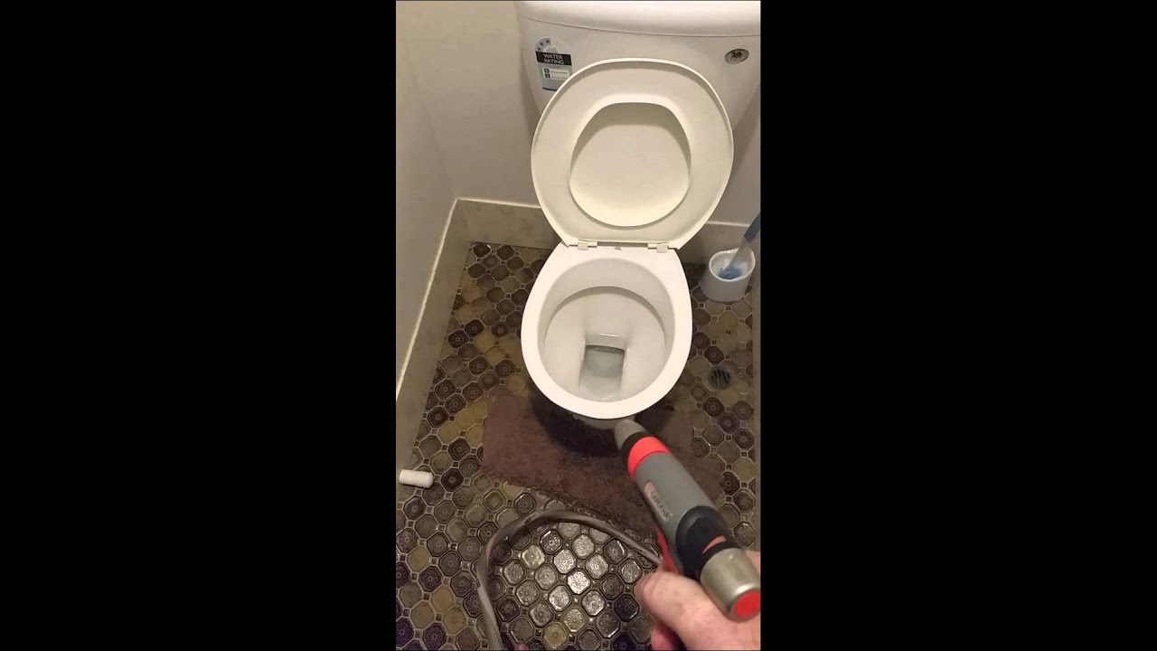 Bum gun for Thai lady in Aussie dunny YouTube