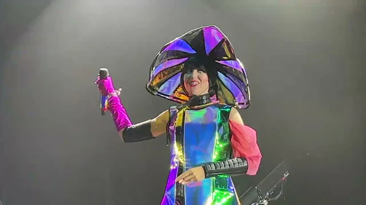 Yeah Yeah Yeahs - "Spitting Off the Edge of the World" Houston, TX 5/7/23