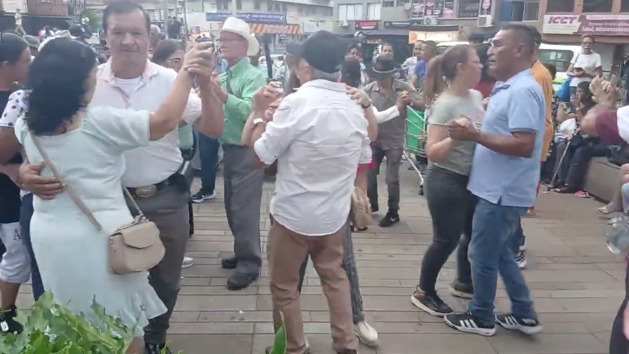 Los integrados parranderos. Está por ayudarme y Colgué la guitarra. Enero 31 2026.