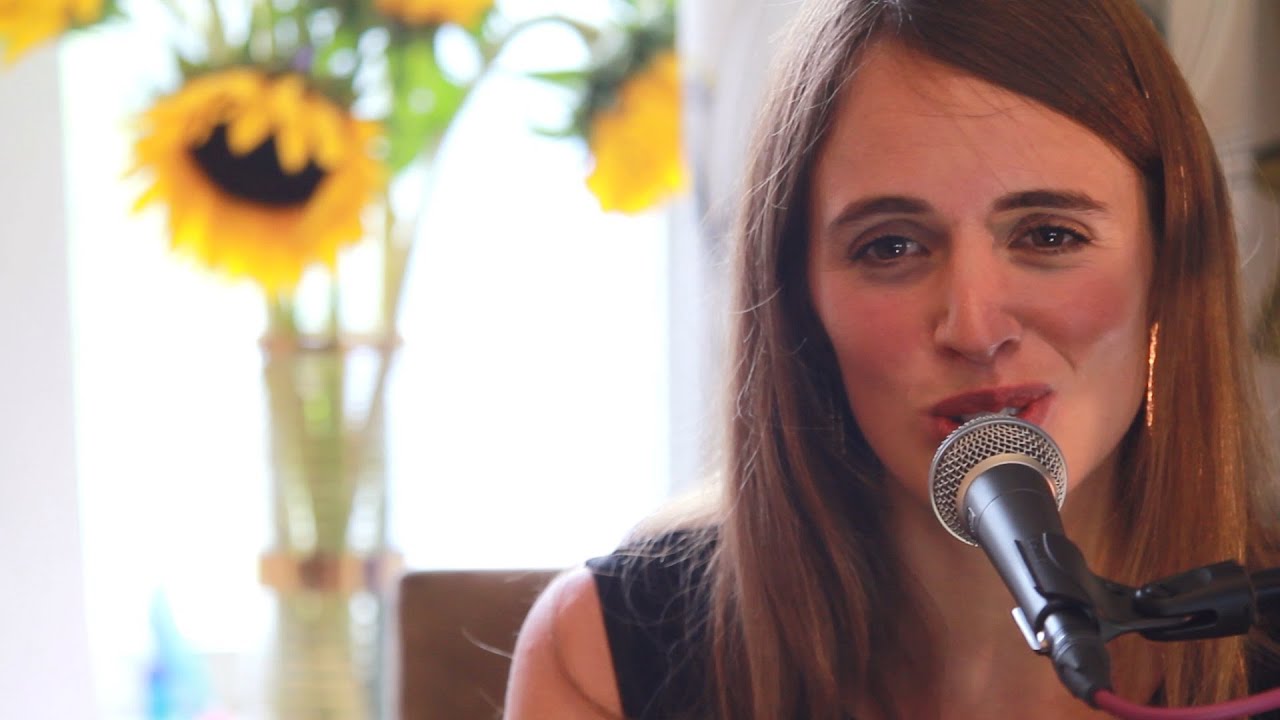 India Bourne - In His Arms (Indie Kitchen session)