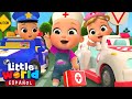 ¡Las Ruedas de la Ambulancia! | Canciones Infantiles para Aprender | Little World en Español