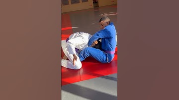 BUTTERFLY GUARD ⏩ LOOP CHOKE 💤 #shorts