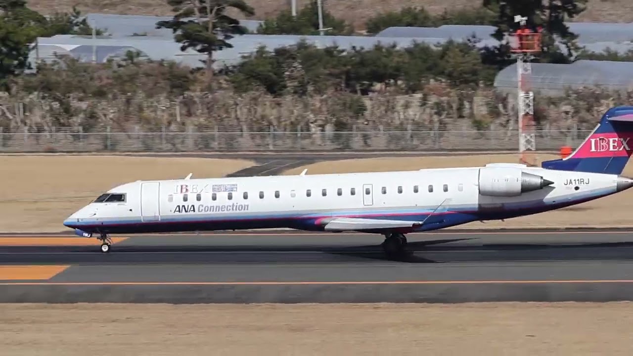 仙台空港を離陸するIBEXエアラインズ JA11RJ CRJ700｜ANA Connectionの