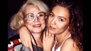 Thalia Y Su Mama - PIENSO EN TI