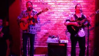 Los hermanos Oretea interpretando &quot;Hablame&quot; de Gipsy Kings