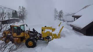 Øveraasen Twin-Spin UPV450 snøfresing Surtekvæven by Sigurd Jarl Berge-Fidjeland 668 views 3 months ago 3 minutes, 51 seconds