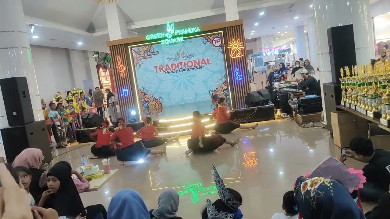 Tari Ge'leng Ro'om..salsa n friends juara 1.kategori SMP..green Pramuka square