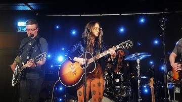 Lainey Wilson, Middle Finger @ C2C 2019