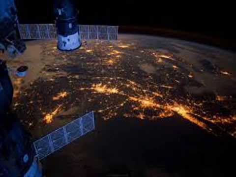 Βίντεο: Πώς μοιάζουν η Γη και οι δορυφόροι