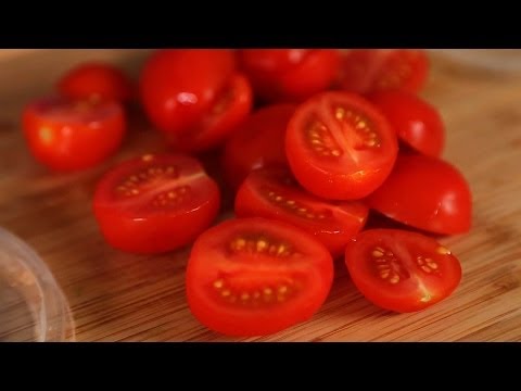 homehack:-the-best-way-to-slice-tomatoes