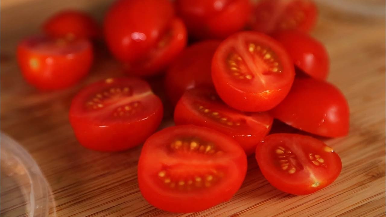 HomeHack: The BEST Way to Slice Tomatoes | The Domestic Geek