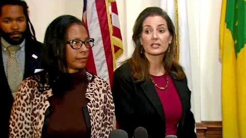 Raw Video: Oakland Mayor Schaaf on Firing Police C...