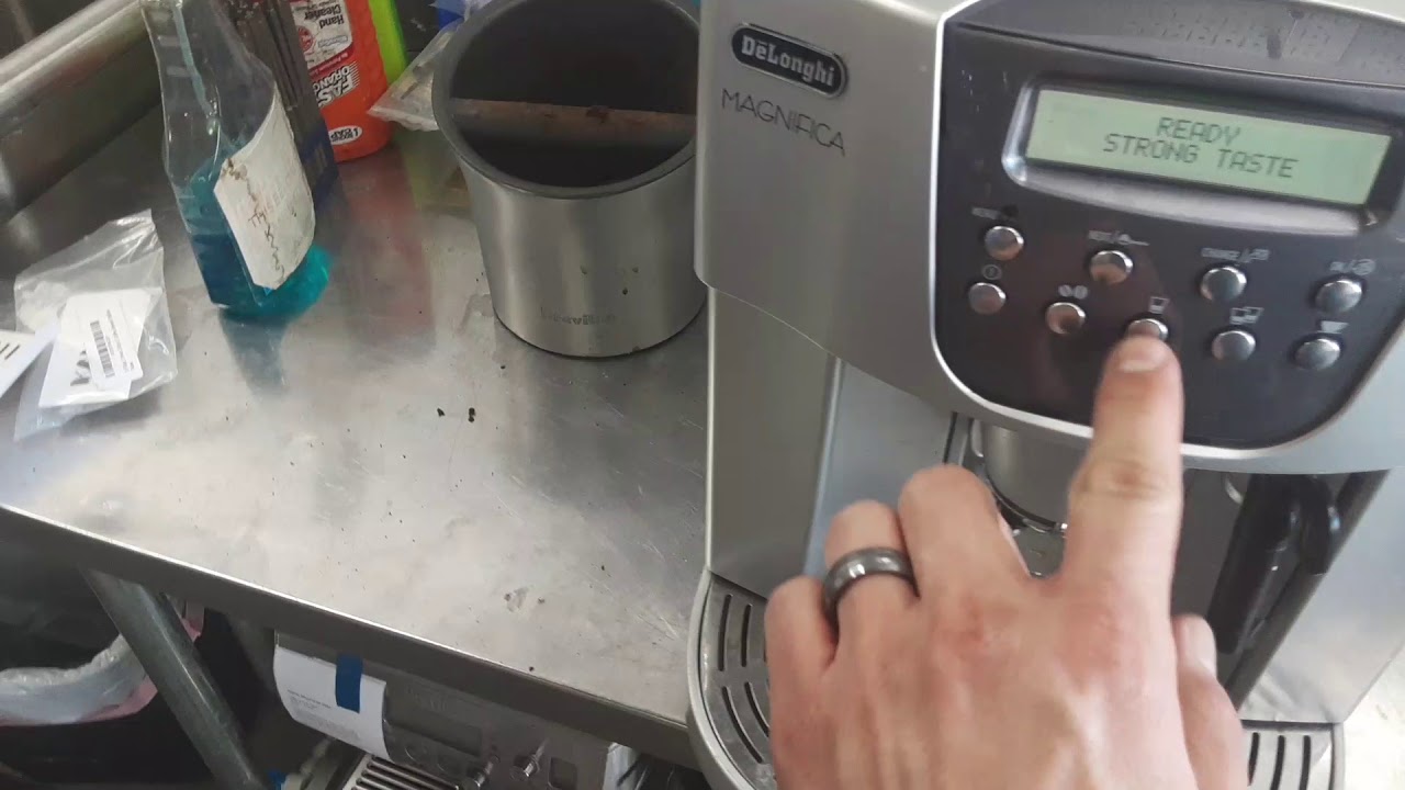 Сервис ремонта delonghi. Delonghi magnifica панель управления. Delonghi magnifica горит красная. Delonghi magnifica ошибки на дисплее. Кофемашина Delonghi magnifica esam 3000 датчик температуры.