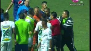 TVC Motagua/Platense- Choque violento entre jugadores del Platense y del Motagua