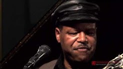Why I Sing the Blues by B.B. King - SaRon Crenshaw Quartet @ Shanghai Jazz - Madison, NJ - Durasi: 9:29. Why I Sing the Blues by B.B. King - SaRon Crenshaw Quartet @ Shanghai Jazz - Madison, NJ - Durasi: 9:29.