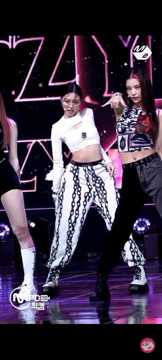 Their Vibrating✨is on other level ||#itzy #swipe #yuna #chaeryoung #yeji