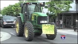 Tractors Roll In Support To Ban Gmo's - May 2nd, 2014