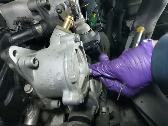 Cambio De Valvula Termostatica Fiat Stilo 1 9 Jtd 04 Youtube