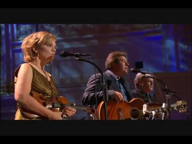 在 YouTube 上观看 Vince Gill, Alison Krauss, Ricky Skaggs – Go Rest High On That Mountain (Live) 在 YouTube 上观看 Vince Gill, Alison Krauss, Ricky Skaggs – Go Rest High On That Mountain (Live)