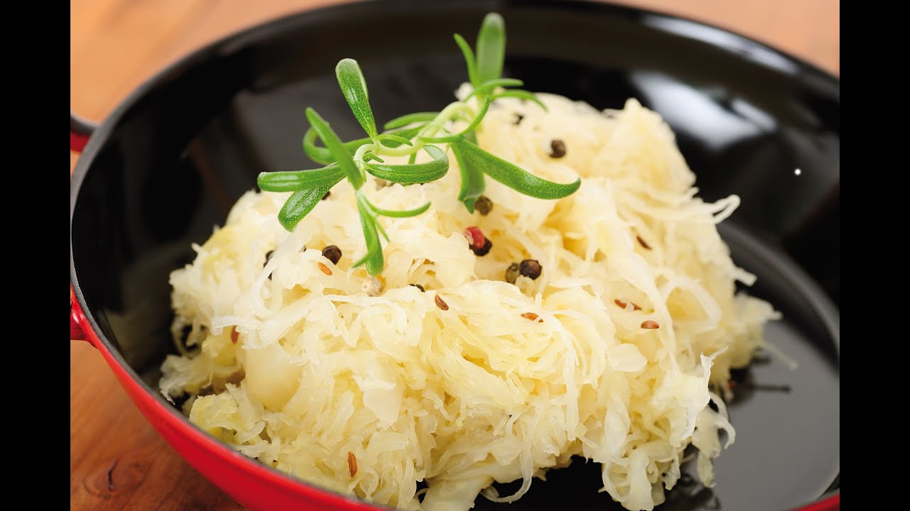 Капуста чамп. Зауэркраут. Немецкая капуста Sauerkraut. Кислая капуста зауэркраут. Капуста квашеная.