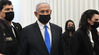 Elkezdődött az izraeli miniszterelnök korrupciós tárgyalása