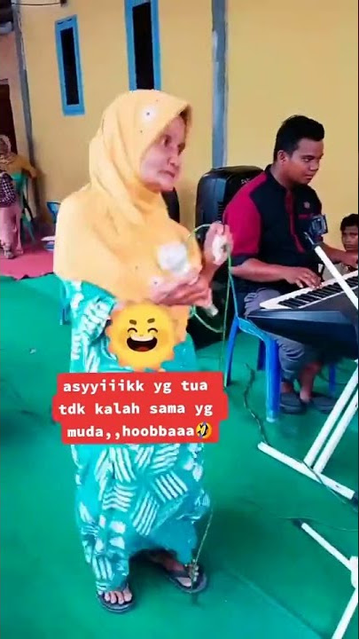 nenek nenek konser dangdut