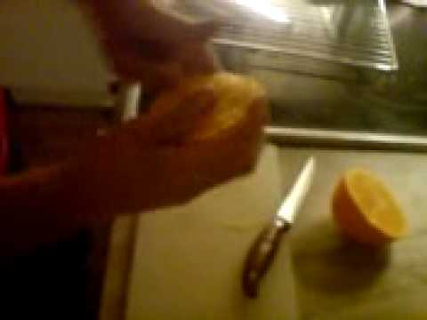Video: Hur Man Skalar En Apelsin