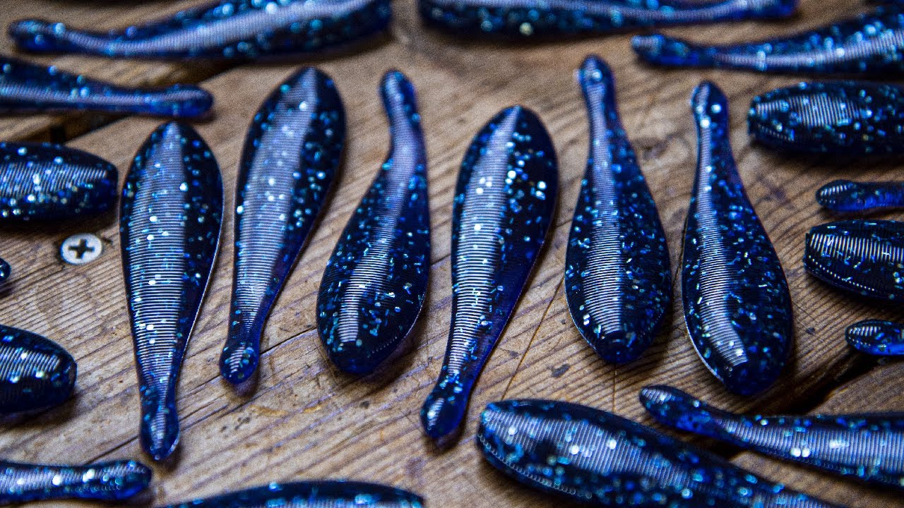 Making Leech Lures For Bass Fishing (Black Grape with Blue Flake) 