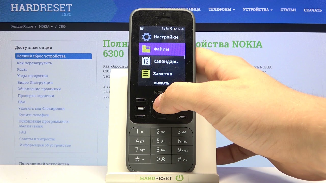 Жеміс суретімен безендірілген жалаңаш қыз Днепропетровскінің жалаңаш қыздары