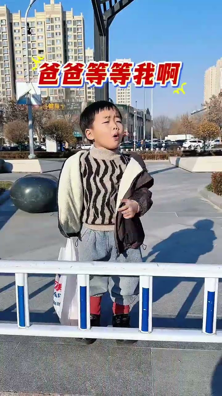 爸爸带娃果然不一样，测试儿子的反应能力！#Cute baby#Cute#呆萌小米宝#聪明宝宝#萌娃