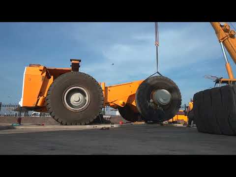 Сборка 320-тонного БелАЗ-75600 (таймлапс) / 320-ton Belaz-75600 haul truck assembling timelapse