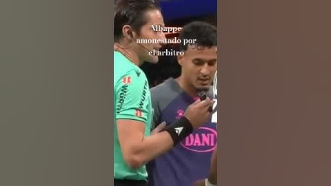 Mbappe  Amonestado por el arbitro