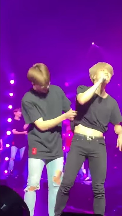 181004BTS Jimin's killer Abs during 'ANPANMAN' -BTS WORLD TOUR 'LOVE YOURSELF' in CHICAGO Day 2