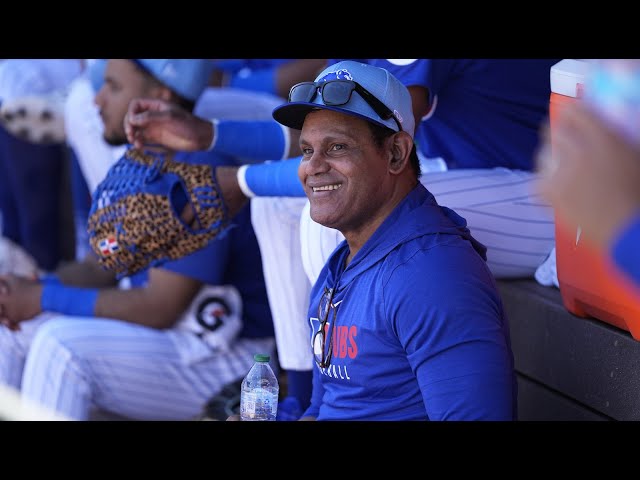 Sammy Sosa offers advice to Cubs players at spring training in
