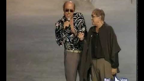 Adriano Celentano e Teo Teocoli in Stai lontana da me
