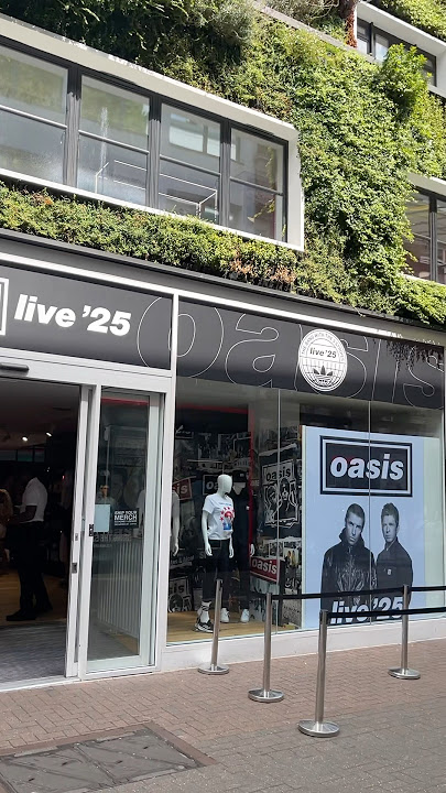 Oasis Shop London Carnaby Street #oasis #oasislive25 #oasislive #liamgallagher #noelgallagher