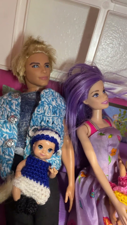 CAMPER ! Elsa & Anna toddlers go Camping with Barbie - Built-In pool play -  Picnic 
