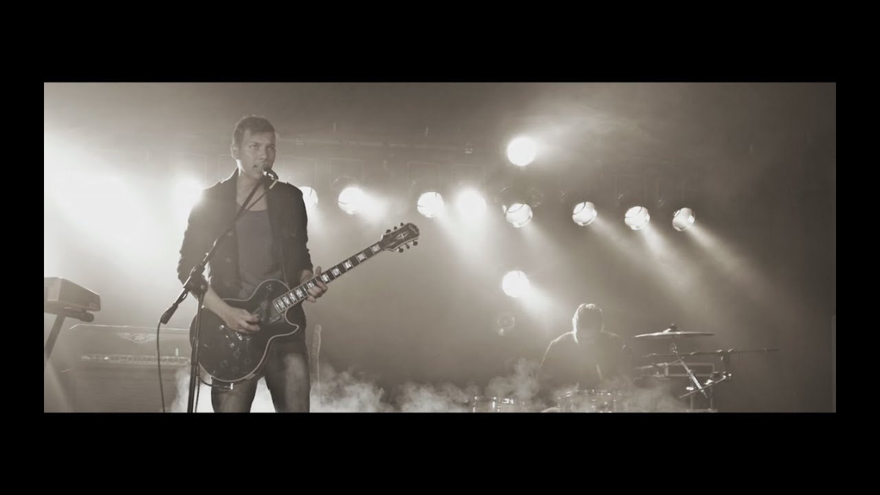 BASII - Karussell (Offizielles Musikvideo)