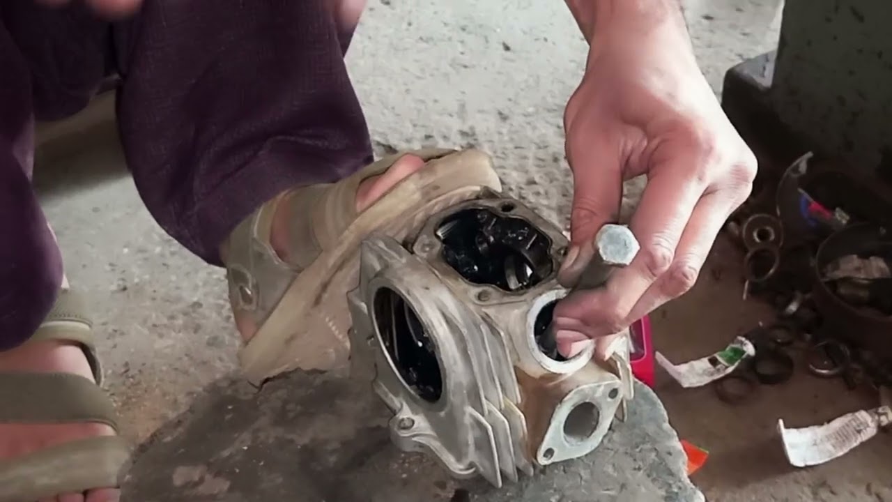 Jh 70 bike k head cylinder ka kharad ka kam kia...