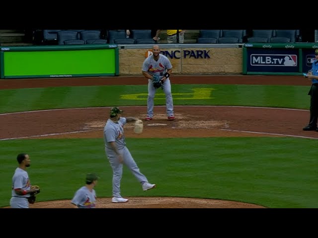 Cardinals legends Albert Pujols and Yadier Molina pitch IN THE